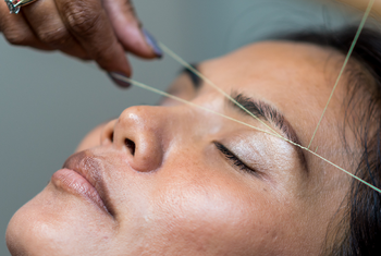 Beauty salon brow threading 750x560