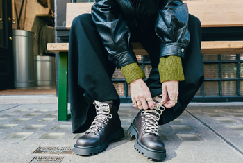 Schuh A W