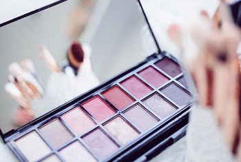 Making faces stock banner 750x560 px